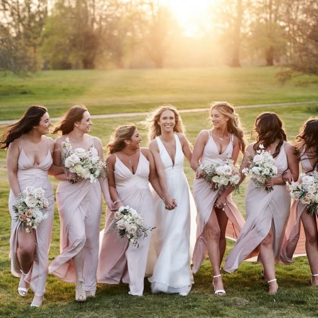 Appreciation post for the Bridal Parties 🥳
Spending your beautiful day with the ones you love ❤️